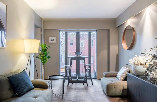 City Chic, Potts Point I90