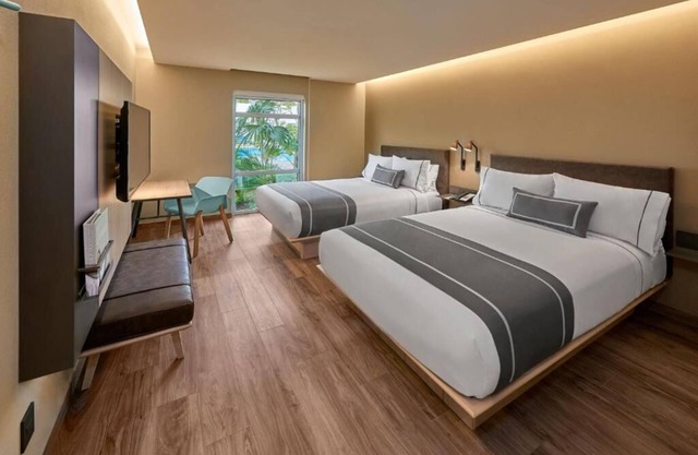 City Express Plus Suite w/Shuttle, Breakfast & Business Perks l 3 Rooms