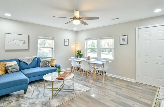 City & Modern / Fire Pit / Grill / Huge Yard