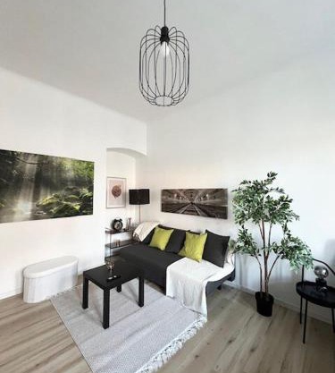 CITY&MORE-10! Charmantes Apartment mit Altbauflair!