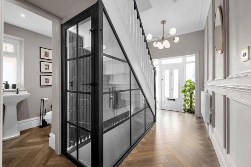 City SuperHost Hale Family Home