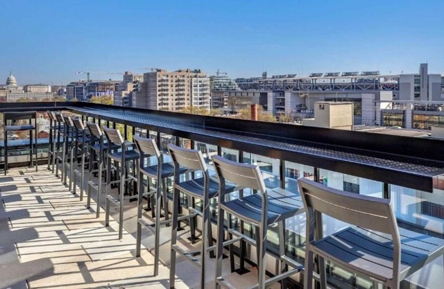 City Views! 3 Peaceful Units, On-Site Restaurant/Bar, Minutes to National Mall