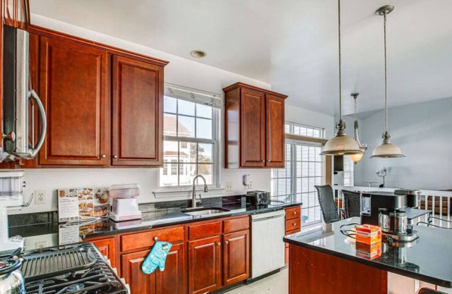 CJ Rentals, LLC.; A peaceful golf outing, reunion, family oriented home stay