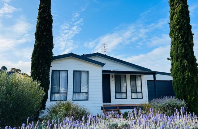 Clampetts Pet Friendly Close to Township