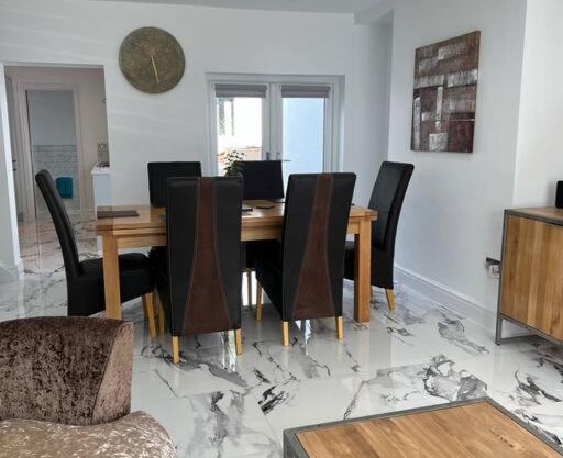Clare Street - 3 bedroom house with private parking