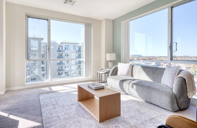 Classic Santa Clara 1BR w/Gym, Pool & W/D, nr tech HQs, by Blueground