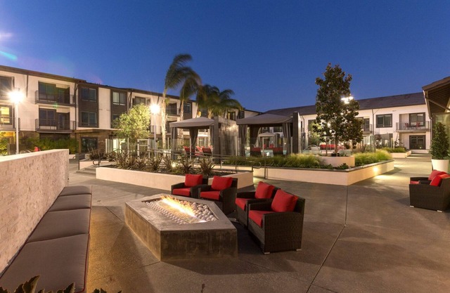 Classic Sunnyvale 2BR w/Pool, A/C & W/D, nr Google, by Blueground