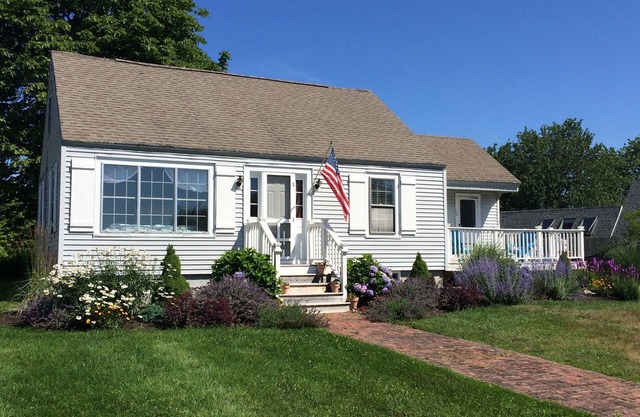 Clean and Bright Seaside Beach House - short walking distance to 2 beaches