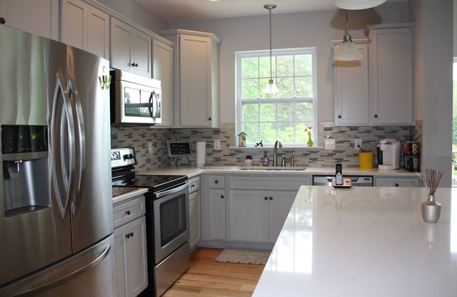 Clean, modern private pet friendly Lakefront Living New dock and patio Fenced yd