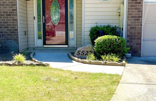 Clean, Neat & Cozy Townhouse 15 min from Atlanta airport