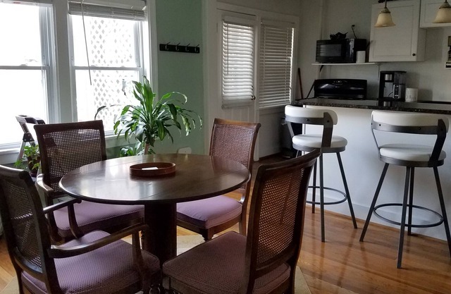 Clean, Safe, & Ultimate Kansas City Location! Great for traveling nurse/couples
