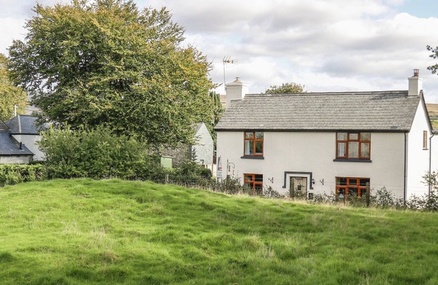 CLEARVIEW, pet friendly, with open fire in Lydford