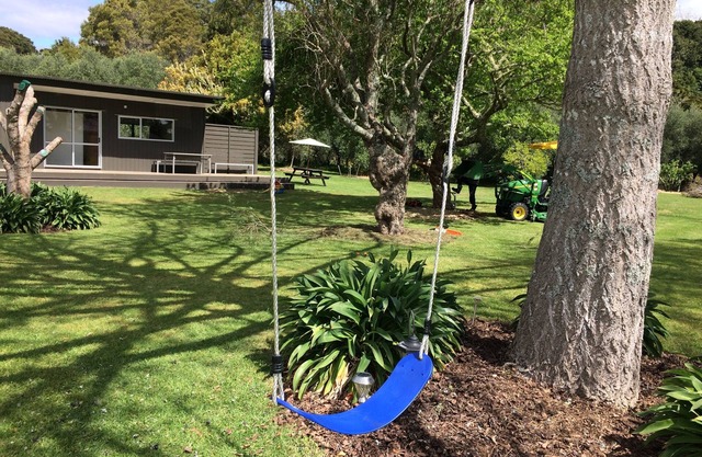 Clendon Lodge Studio - Waterfront property, tidal boat launching, EV charging.