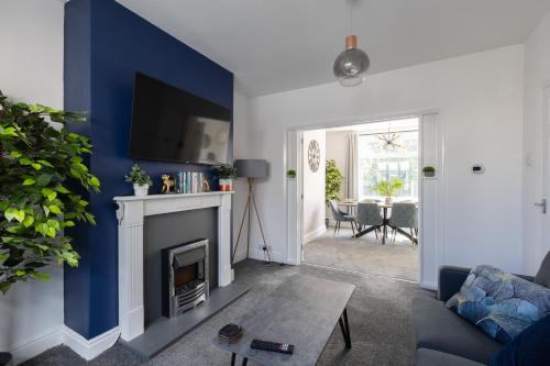 Cleveland House Fast Wifi & Free Parking