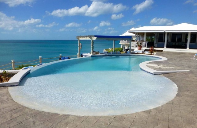 Cliff-Top Estate with Pool, Sunsets, Direct Caribbean Access, Walk to Rest./Bar!