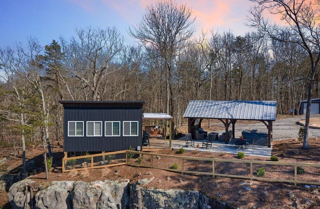 Cliffside Tiny Home w/Panoramic Views & Hot Tub!