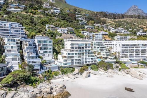 Clifton Beachfront Bliss Spacious 3BR Retreat