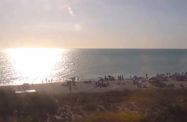 Close to Beaches, Warm Mineral Springs on a Canal!