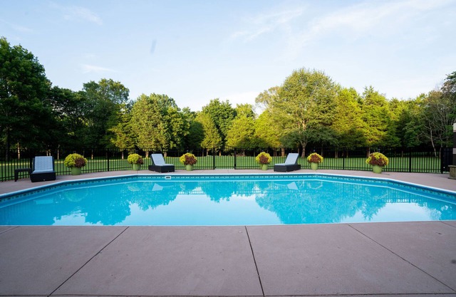 Close to BROADWAY BNA-Gorgeous Home - Idyllic Countryside, Heated Pool & Hot Tub