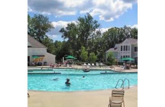 CLOSE TO COLONIAL WILLIAMSBURG, CLOSER TO BUSH GARDENS AND WATER COUNTRY U S A