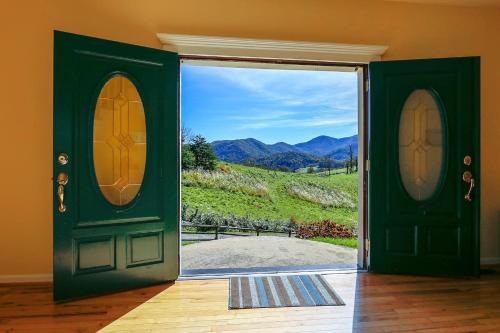 Close To Dt Asheville, Hot Tub, Pool Table