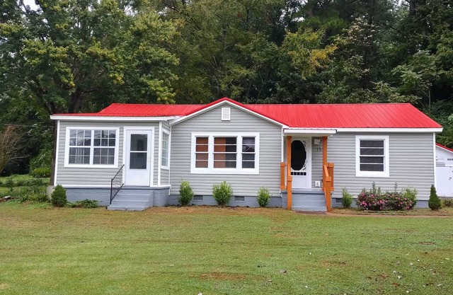 Close to Everything Guntersville! Pets Welcome ~ Boat Ramp within Sight!