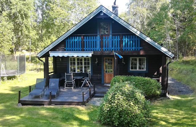 Close to nature, family-friendly holiday home with sauna and trampoline