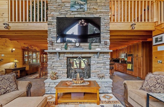 Close to Saratoga, Sacandaga Lake, Sleeps 14. WiFi, AC, Fireplace
