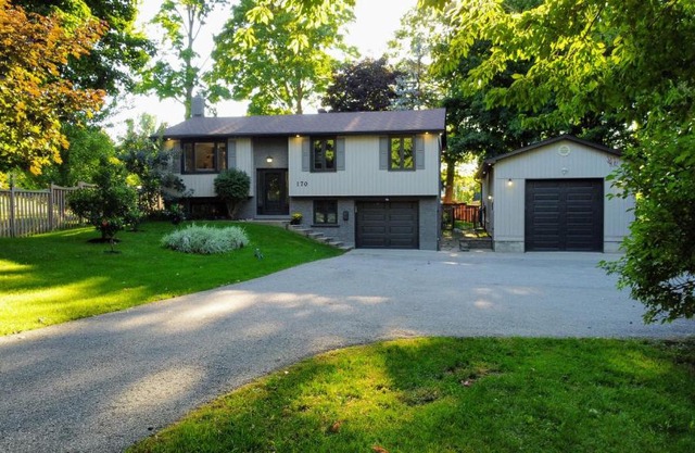 Close to the best of Barrie! The waterfront is mere minutes away!