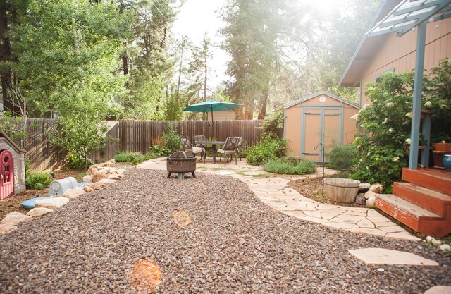 Close to Town - Family & Dog-Friendly - Fenced Yard - Fireplace - No Pet Fee