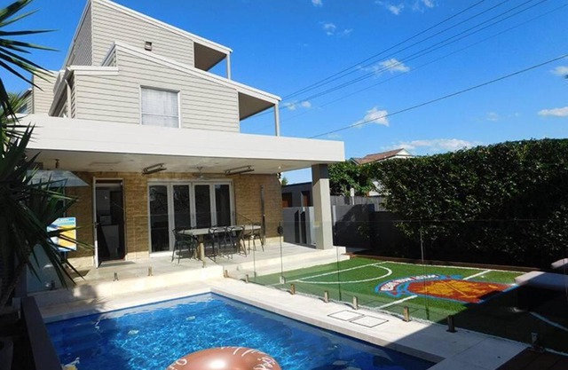 Clovelly Beach House with Pool