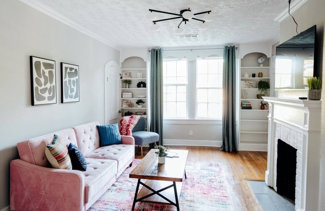 Cloverdale Connection | Queen BR | Fast WiFi | Pet Friendly