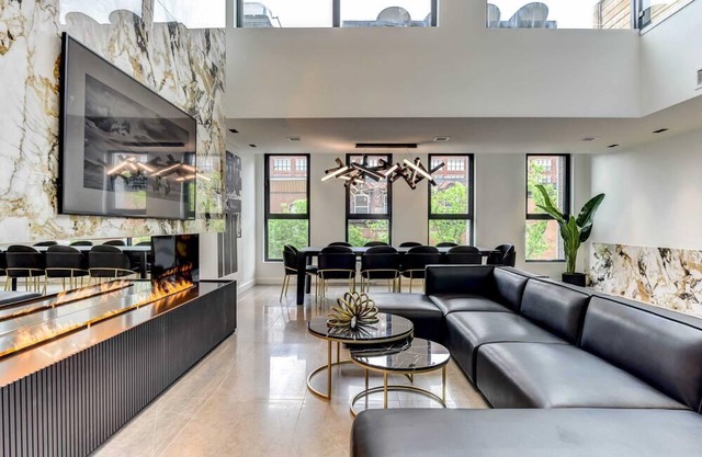 CLUBHAUS Premium Penthouse, Rooftop Hot Tub, Sleeps 14+