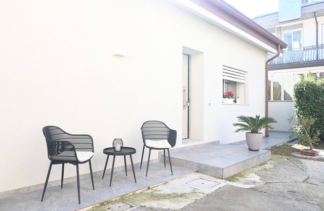 CN005 – Cesenatico, new detached house with external courtyard