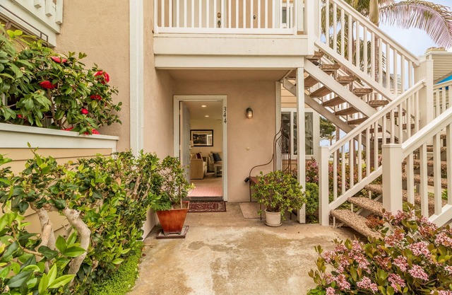 Coastal Accommodations: Ocean View, Heated Pool, Steps to Beach, Relaxation, Fun
