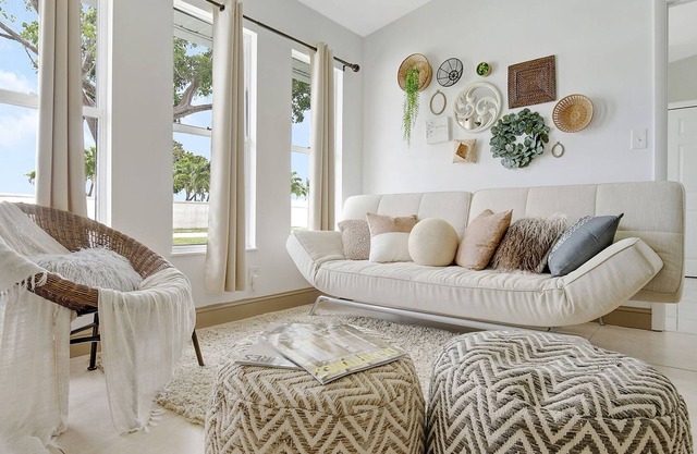 Coastal Breeze Bungalow - Beautiful Hobe Sound / Close to Beach / 3 BE - 3 BA