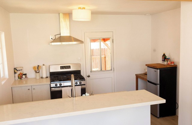Coastal Bungalow Retreat, Prime Ventura Living!