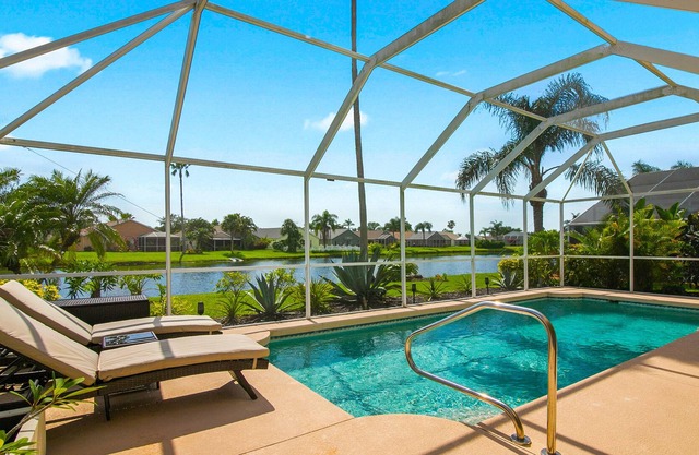 Coastal Charm: Lakefront Private Pool Near Beaches