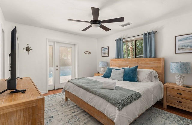 Coastal Comfort~3 BR Home w/Pool~Sleeps 9~Near Pensacola Beach
