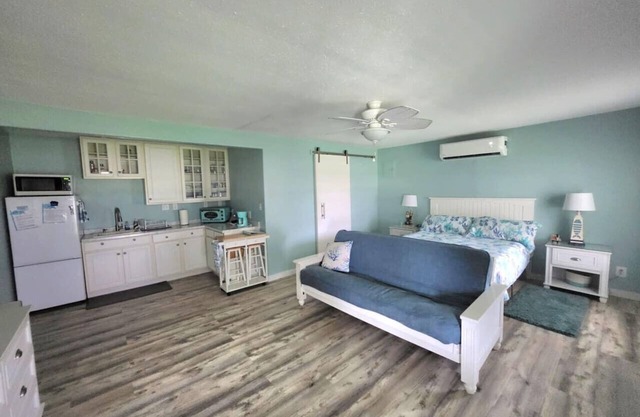 Coastal Cottage Bay House - Bayview Studio – Fish, Swim, Enjoy!
