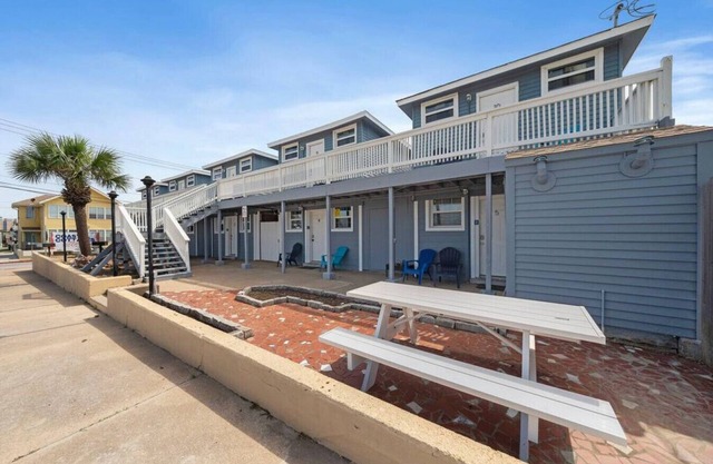 Coastal Cottage Unit 6|BeachBox| Walk to Beach!