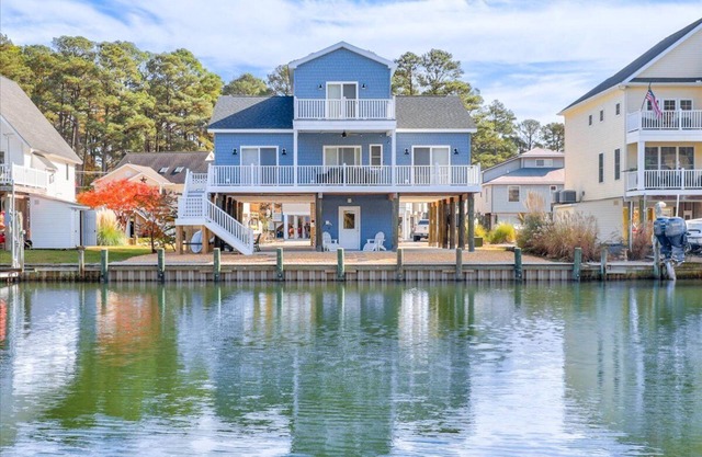 Coastal Crab - Waterfront with incredible Amenities.