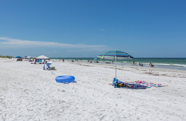 Coastal Dream Beach House 3 Bedroom Home by Redawning