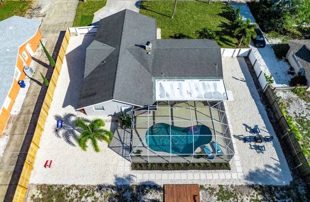 Coastal Home 10 min to the Beach