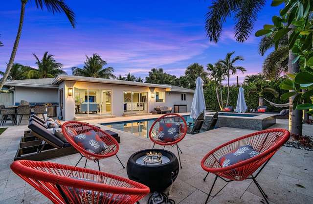 Coastal Home with Private Pool, Hot Tub & Putting Green
