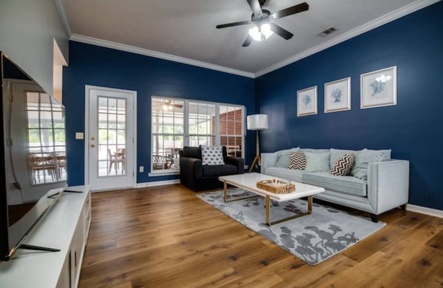 Coastal theme getaway | King Beds, Patio Arcade