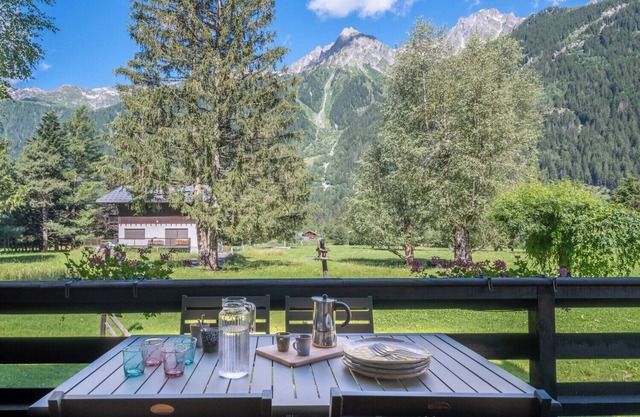 Cocooning small chaming chalet with garden