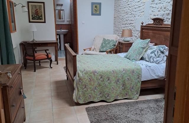 Cognac Region - a very comfortable Bed & Breakfast with pool and large gardenn