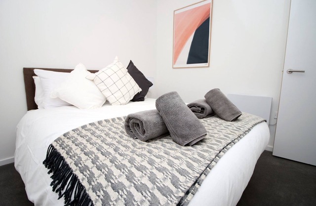 Cohost Partners Stylish 2BR Apt | Free Parking