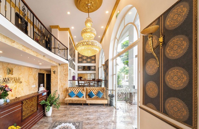 Collection O Emerald Luxury Apartment - Near SECC